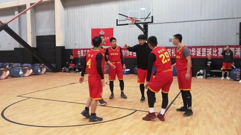 在电气工程的世界里，高压互感器扮演着不可或缺的角色。它不仅能够将高电压转换为易于测量的小电压信号，还能确保操作人员的安全。今天我们就来探讨一下高压互感器的各种类型及其优缺点。